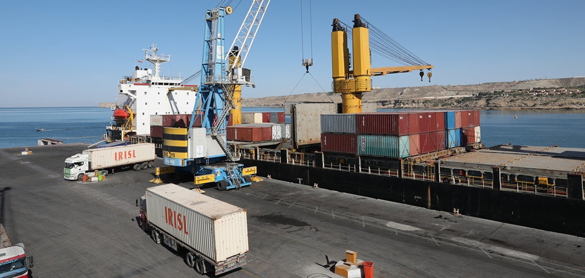 Le Port de Chabahar en Iran est une pièce essentielle de l'INSTC et l'Inde et l'Iran ont finalement trouvé un accord de 80 millions de dollars pour moderniser et améliorer les capacités de ce port.